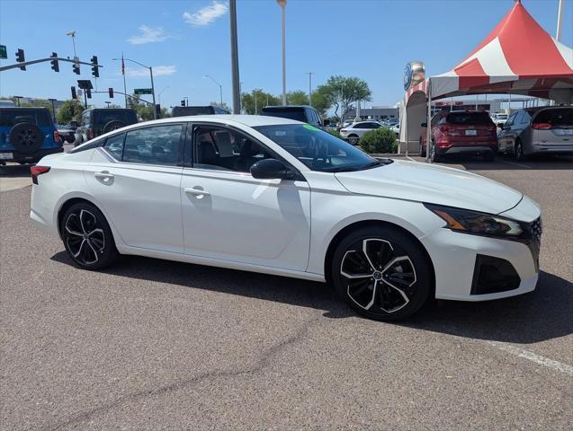Photo of 2024 Glacier White Nissan Altima