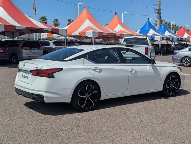 Photo of 2024 Glacier White Nissan Altima