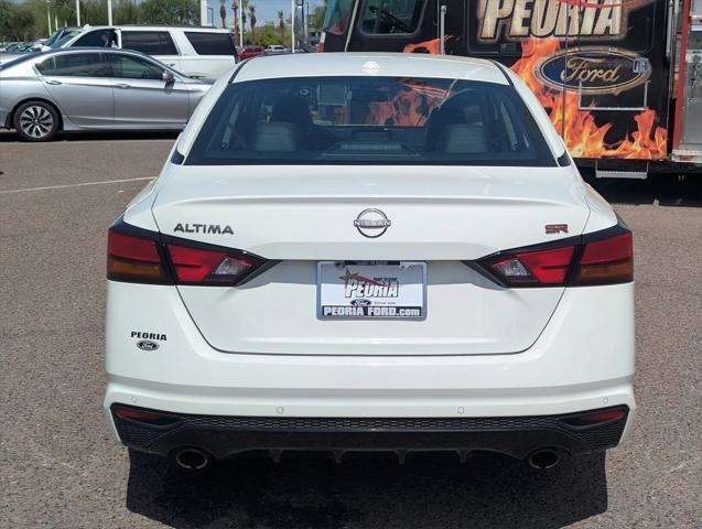 Photo of 2024 Glacier White Nissan Altima