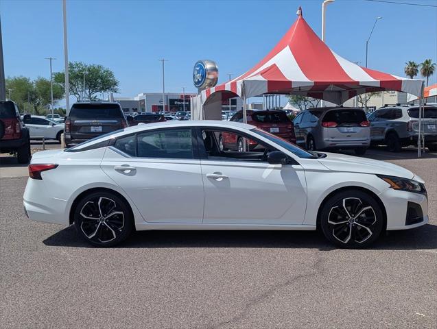 Photo of 2024 Glacier White Nissan Altima