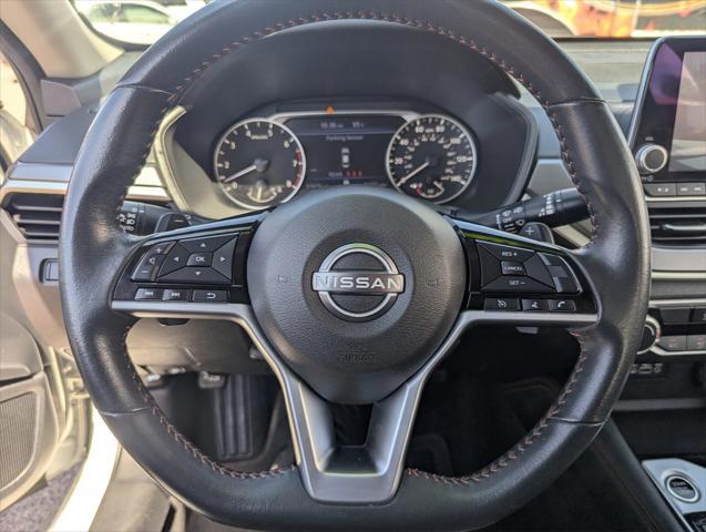 Photo of 2024 Glacier White Nissan Altima
