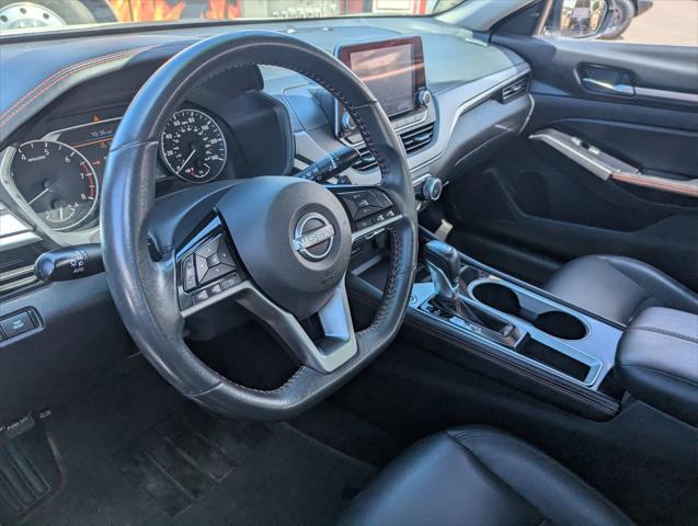 Photo of 2024 Glacier White Nissan Altima