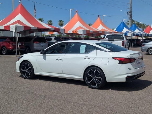 Photo of 2024 Glacier White Nissan Altima