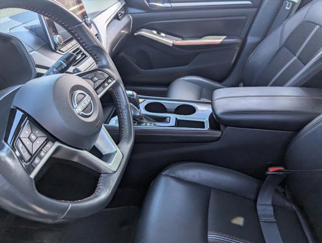 Photo of 2024 Glacier White Nissan Altima