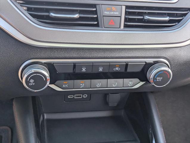 Photo of 2024 Glacier White Nissan Altima