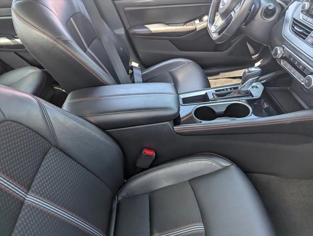 Photo of 2024 Glacier White Nissan Altima