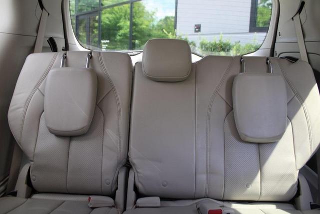 Photo of 2017 Molten Silver Chrysler Pacifica