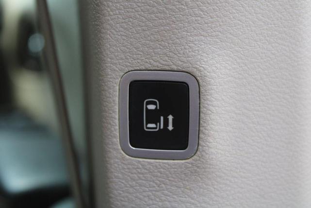 Photo of 2017 Molten Silver Chrysler Pacifica