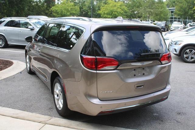 Photo of 2017 Molten Silver Chrysler Pacifica