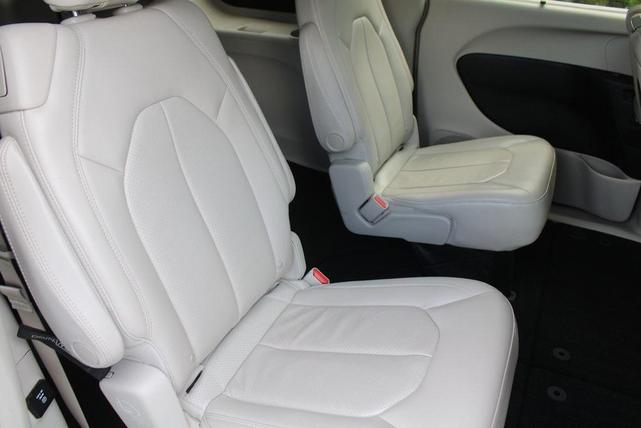 Photo of 2017 Molten Silver Chrysler Pacifica