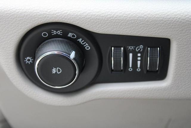 Photo of 2017 Molten Silver Chrysler Pacifica