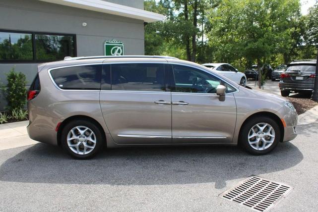 Photo of 2017 Molten Silver Chrysler Pacifica