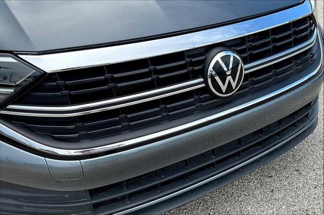 Photo of 2024 Platinum Gray Metallic Volkswagen Jetta