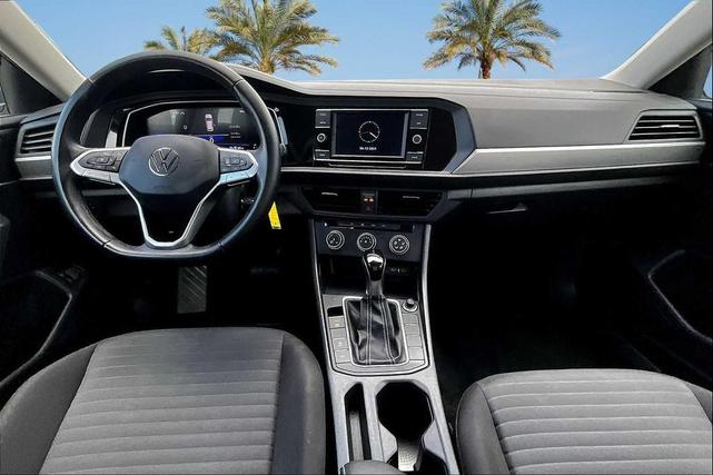 Photo of 2024 Platinum Gray Metallic Volkswagen Jetta