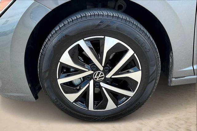 Photo of 2024 Platinum Gray Metallic Volkswagen Jetta