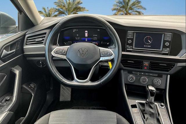 Photo of 2024 Platinum Gray Metallic Volkswagen Jetta