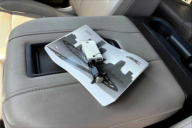 Photo of 2019 Summit White GMC Sierra 1500