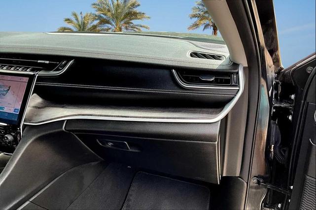 Photo of 2024 Rocky Mountain Pearlcoat Jeep Grand Cherokee