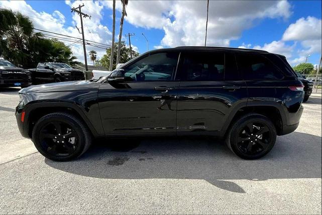 Photo of 2024 Rocky Mountain Pearlcoat Jeep Grand Cherokee