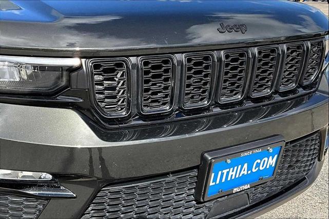 Photo of 2024 Rocky Mountain Pearlcoat Jeep Grand Cherokee