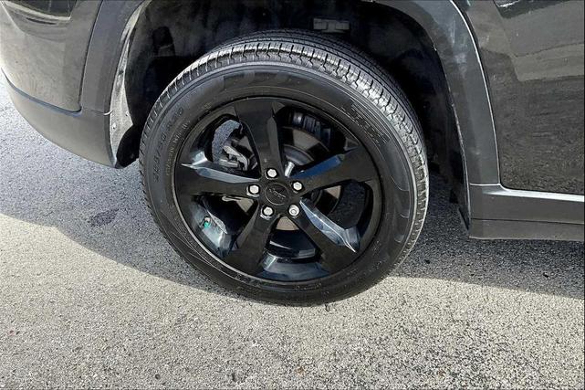 Photo of 2024 Rocky Mountain Pearlcoat Jeep Grand Cherokee
