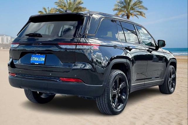 Photo of 2024 Rocky Mountain Pearlcoat Jeep Grand Cherokee