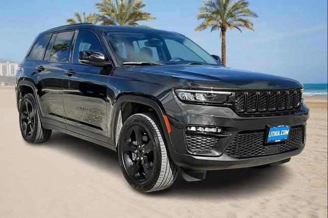 Photo of 2024 Rocky Mountain Pearlcoat Jeep Grand Cherokee