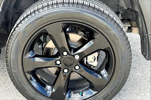 Photo of 2024 Rocky Mountain Pearlcoat Jeep Grand Cherokee