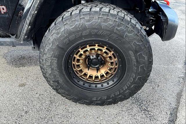 Photo of 2023 Black Clearcoat Jeep Gladiator
