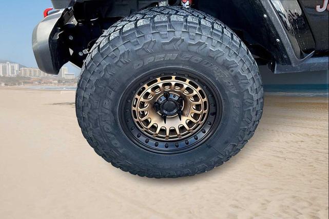 Photo of 2023 Black Clearcoat Jeep Gladiator