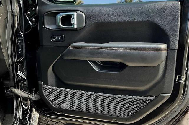 Photo of 2023 Black Clearcoat Jeep Gladiator