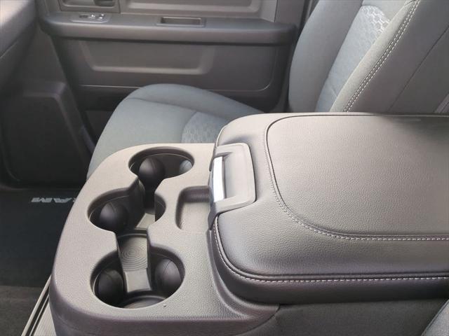 Photo of 2025 Diamond Black Crystal Pearlcoat RAM 2500