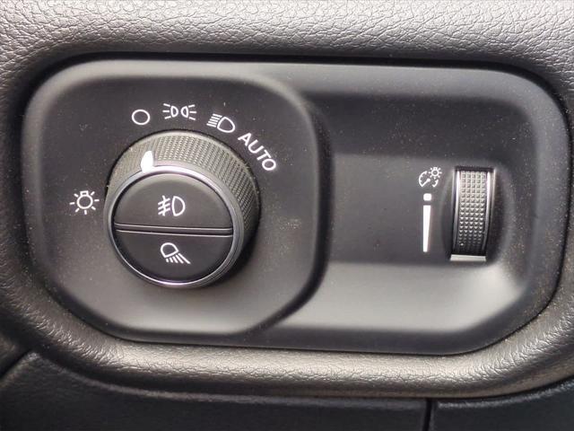 Photo of 2025 Diamond Black Crystal Pearlcoat RAM 2500