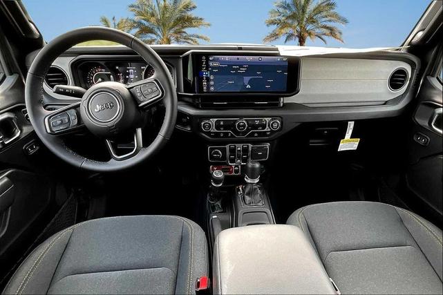 Photo of 2025 Granite Crystal Metallic Clearcoat Jeep Gladiator