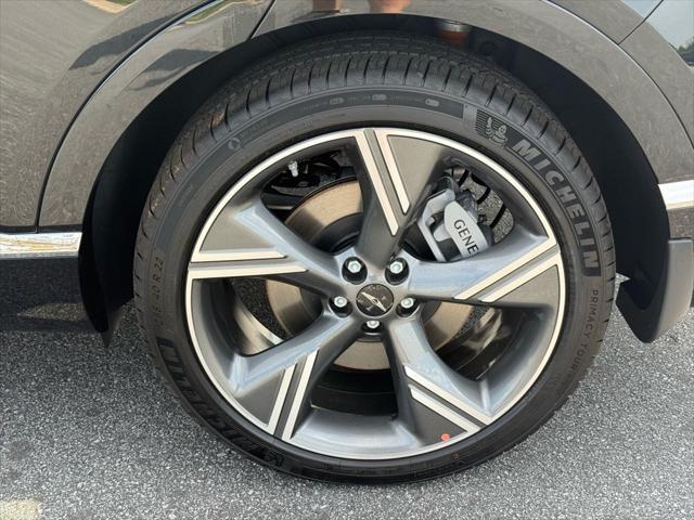 Photo of 2025 Vik Black Genesis GV80