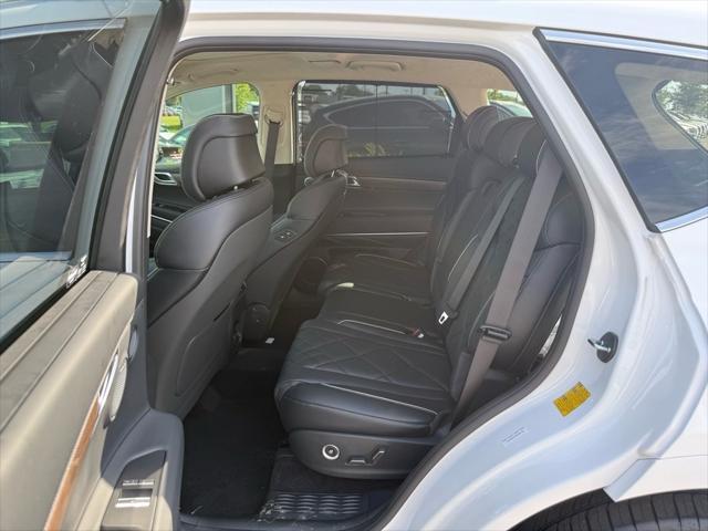 Photo of 2025 Alta White Genesis GV80