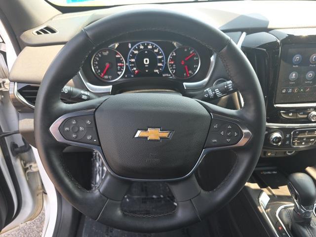 Photo of 2023 Iridescent Pearl Tricoat Chevrolet Traverse