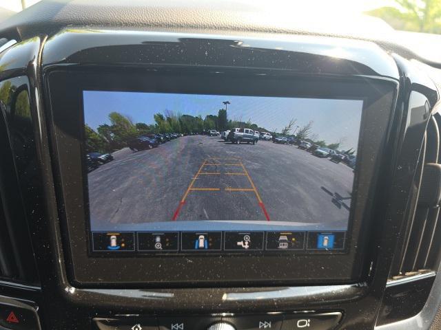 Photo of 2023 Iridescent Pearl Tricoat Chevrolet Traverse