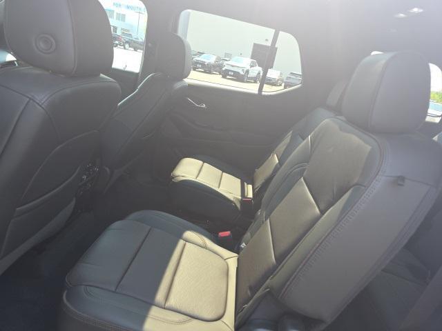 Photo of 2023 Iridescent Pearl Tricoat Chevrolet Traverse