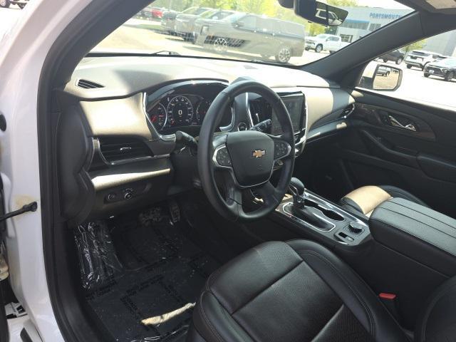 Photo of 2023 Iridescent Pearl Tricoat Chevrolet Traverse