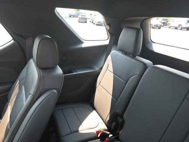 Photo of 2023 Iridescent Pearl Tricoat Chevrolet Traverse