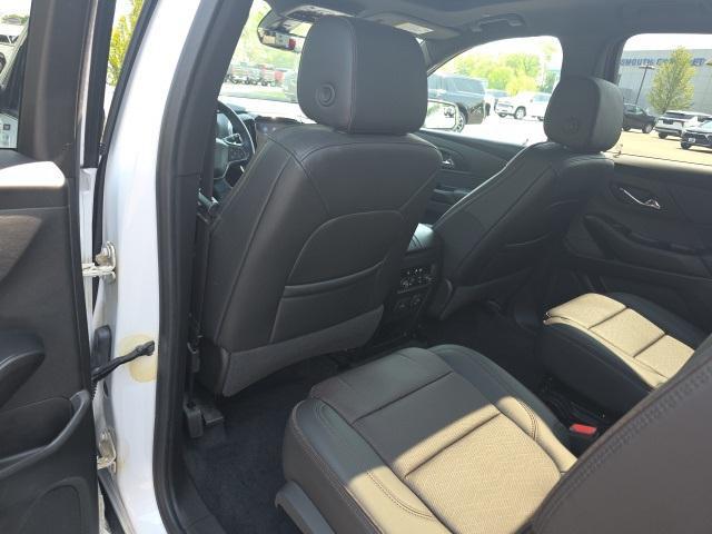 Photo of 2023 Iridescent Pearl Tricoat Chevrolet Traverse