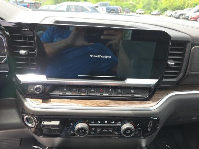 Photo of 2022 Summit White Chevrolet Silverado 1500