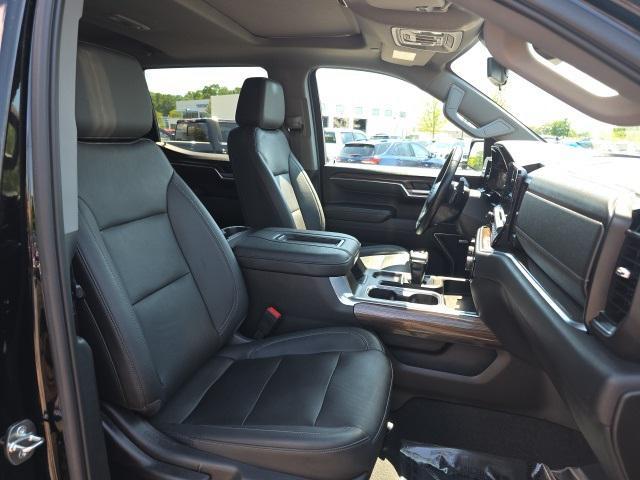 Photo of 2022 Black Chevrolet Silverado 1500