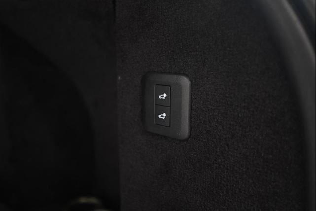 Photo of 2021 Fuji White Land Rover Range Rover Sport
