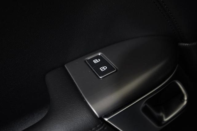 Photo of 2021 Fuji White Land Rover Range Rover Sport