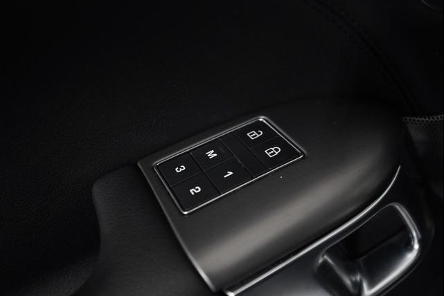 Photo of 2021 Fuji White Land Rover Range Rover Sport