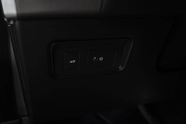Photo of 2021 Fuji White Land Rover Range Rover Sport