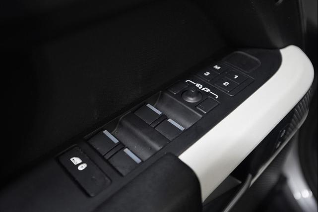 Photo of 2024 Gray Land Rover Defender