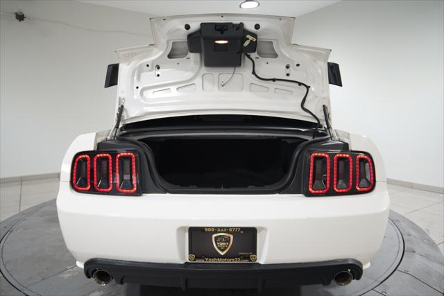 Photo of 2007 Performance White Clearcoat Ford Mustang